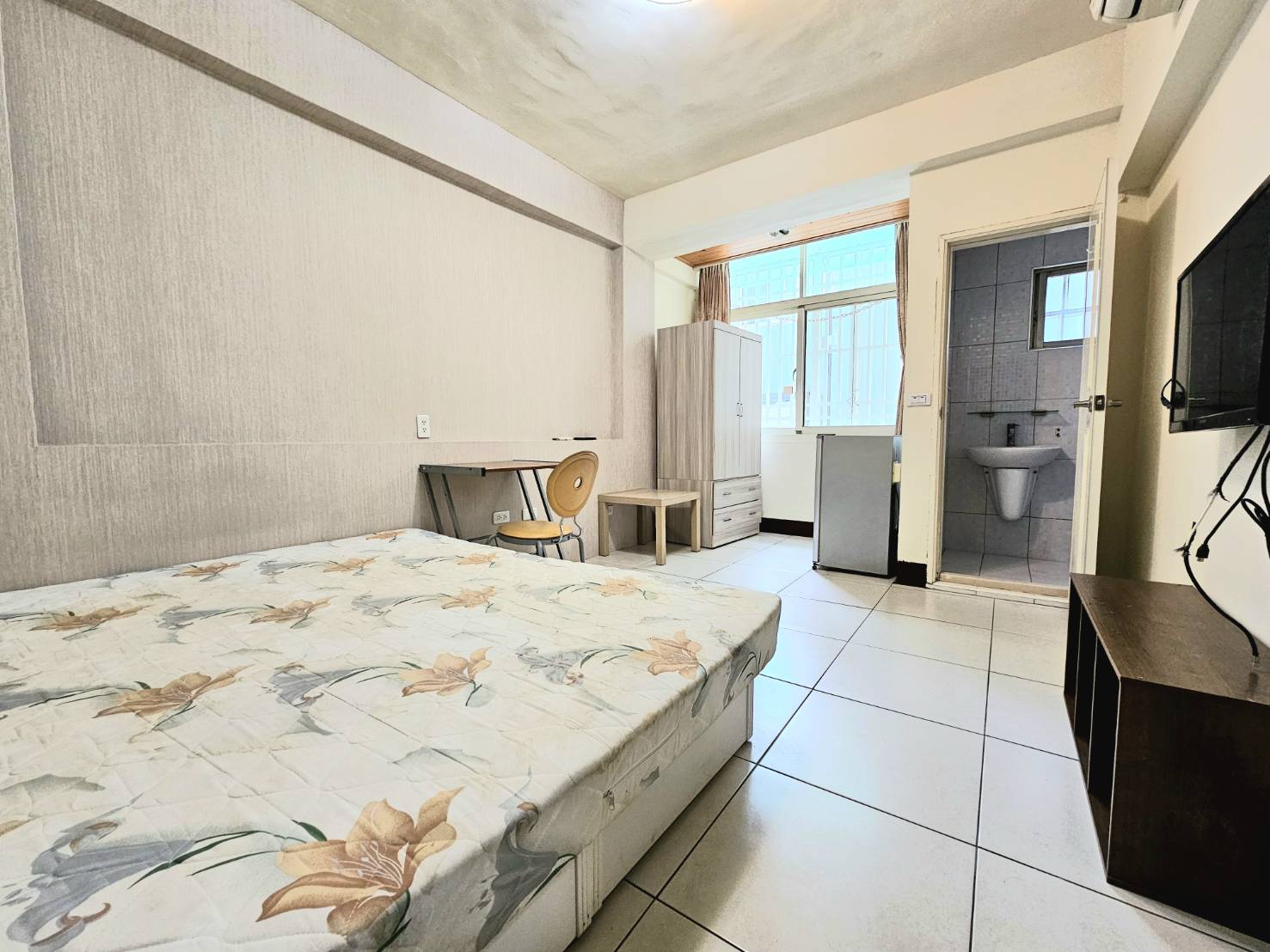 🏡 西屯路二段套房｜租屋補助、獨立陽台、近漢口商圈
