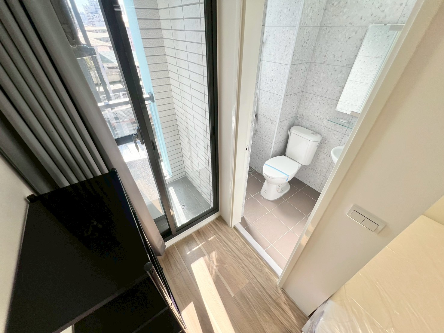 🏡 西屯長安路可貓獨立陽台套房｜近逢甲、文心中清捷運站 - 照片 3