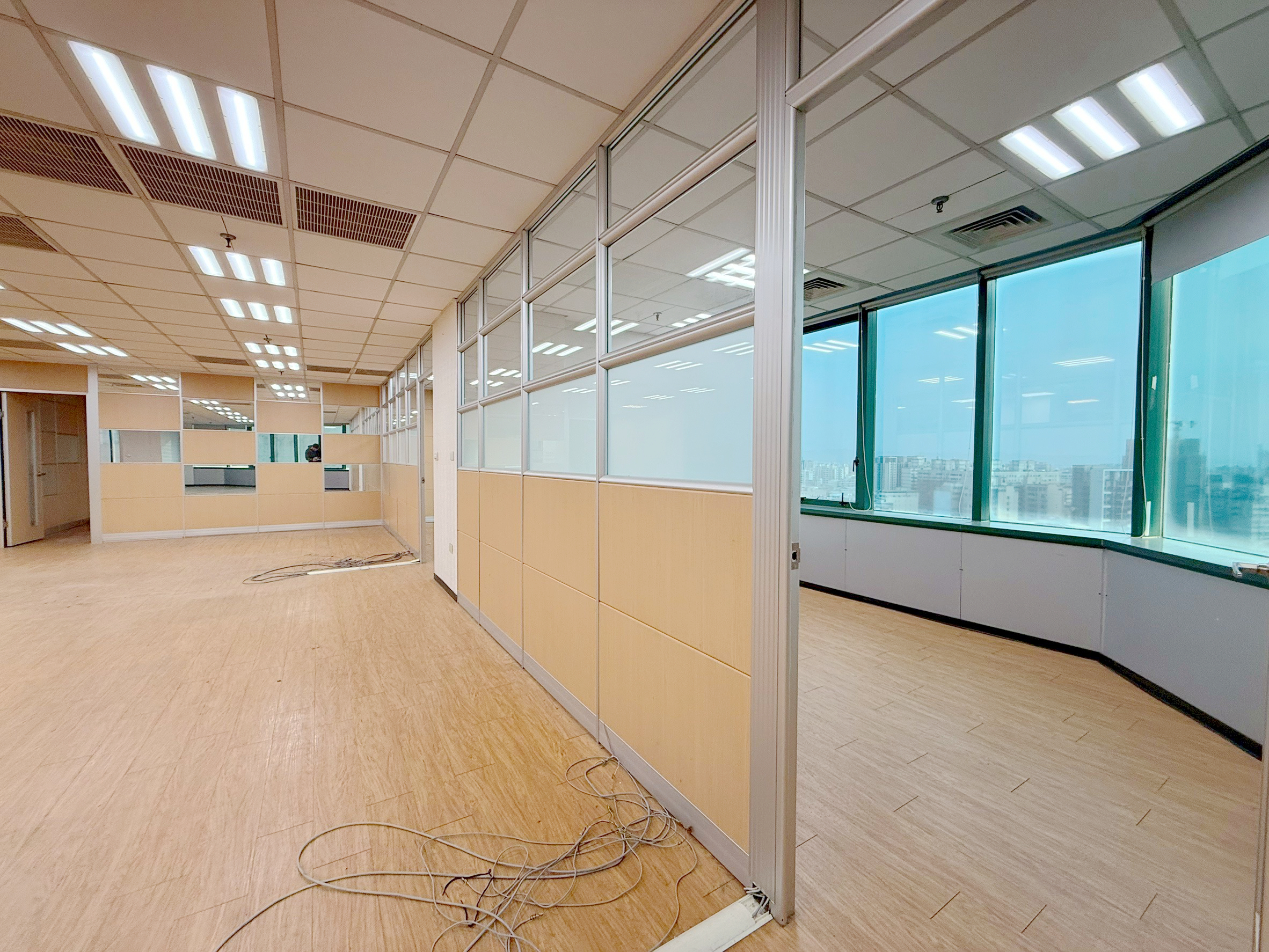 🏢 文心路四段 13F 辦公室｜可報稅、台水電、近捷運 - 照片 5
