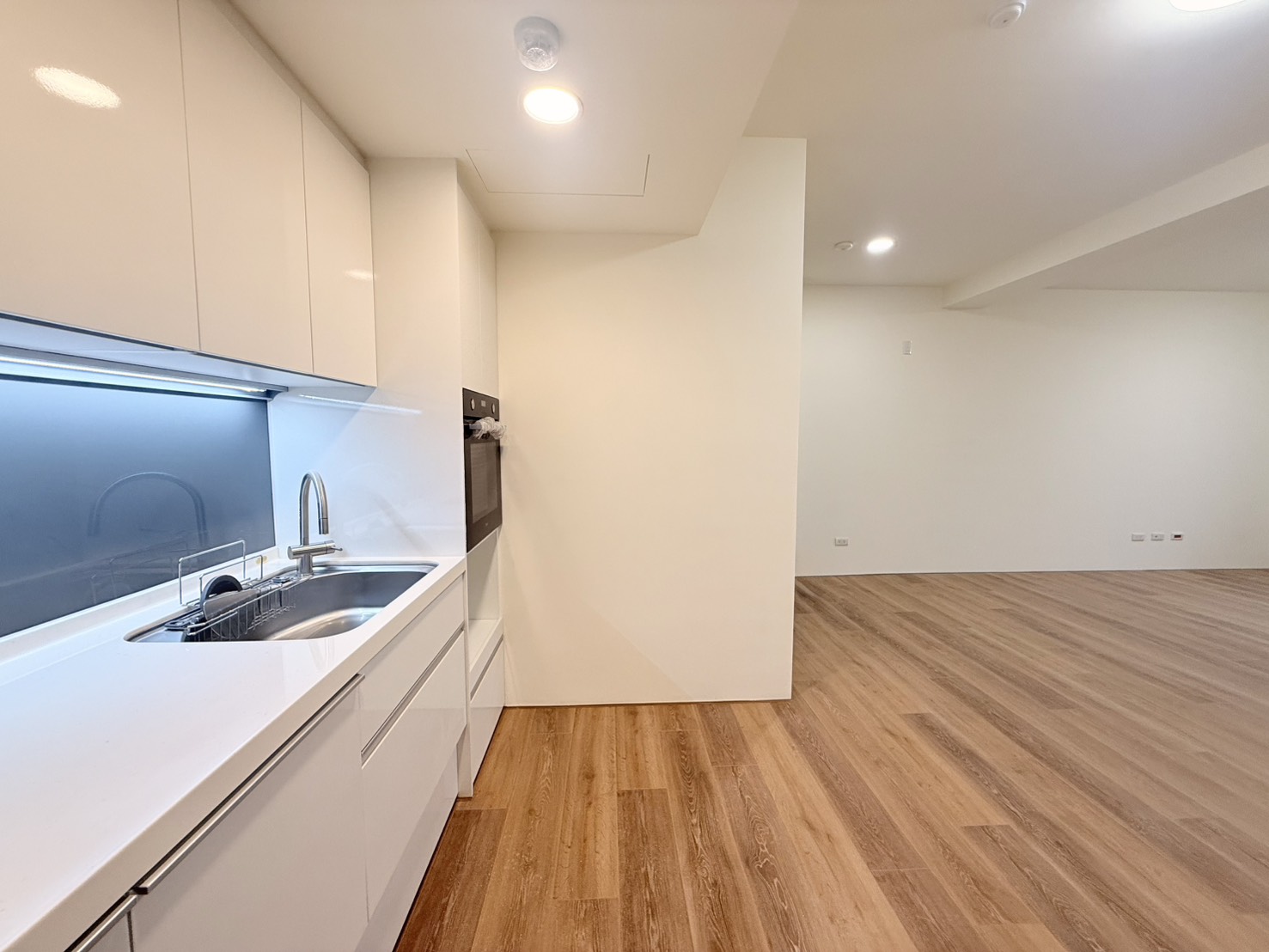 🏡 北屯優質建設3房平車｜漢神洲際百貨、松強國小、馬禮遜美國學校｜游泳池、租補入戶籍 - 照片 4