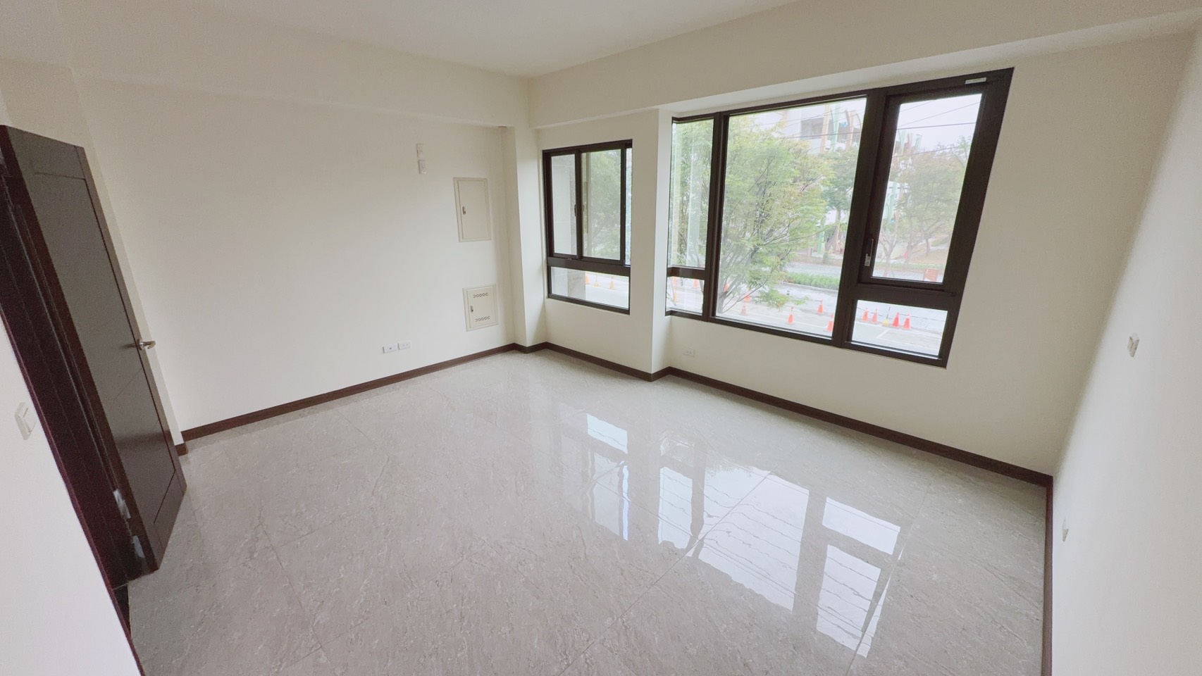 🏢 后里區住辦合一｜后里高中、后科、高人流｜一樓金店面、創業首選 - 照片 5
