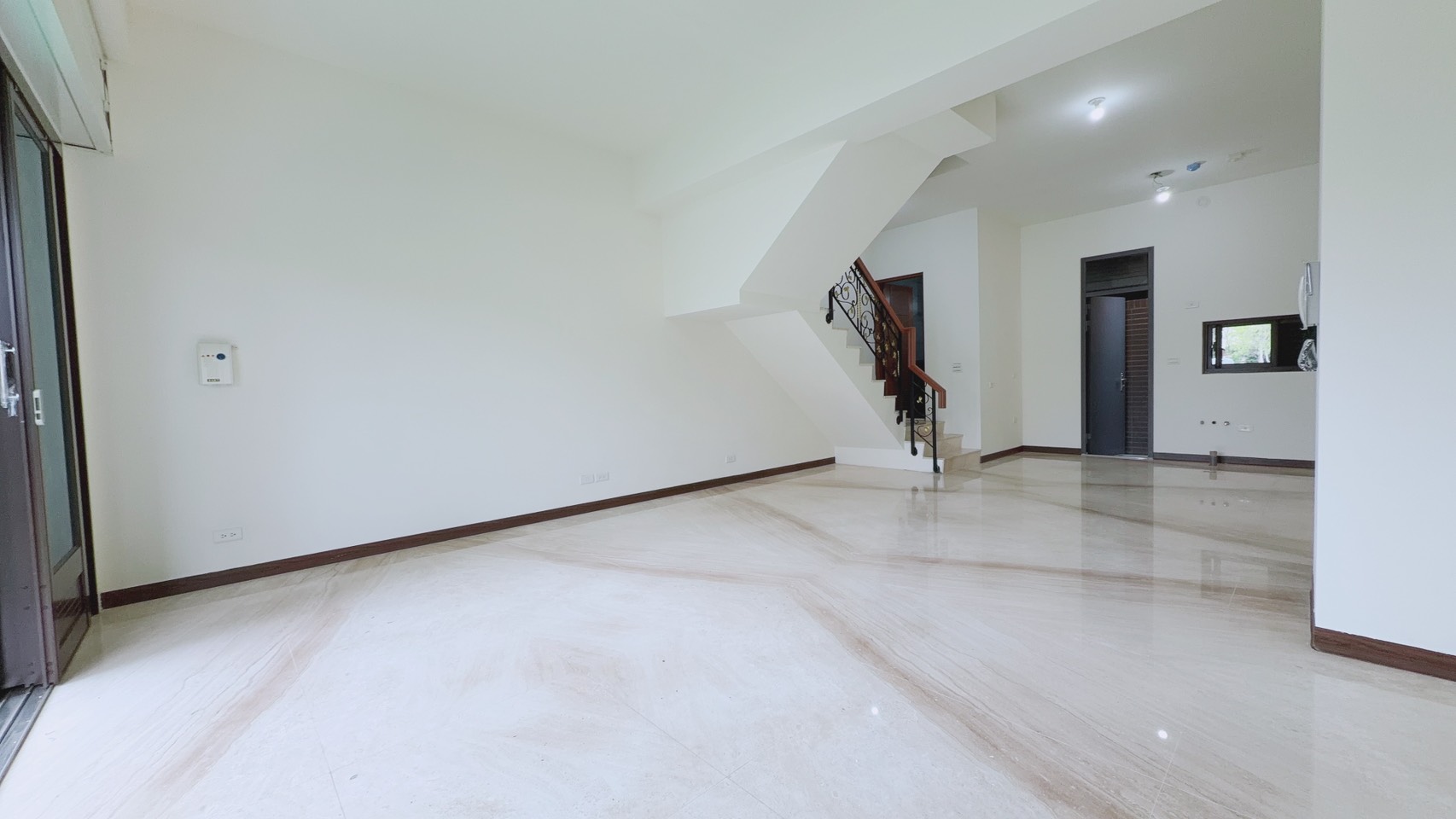 🏢 后里區住辦合一｜后里高中、后科、高人流｜一樓金店面、創業首選 - 照片 2