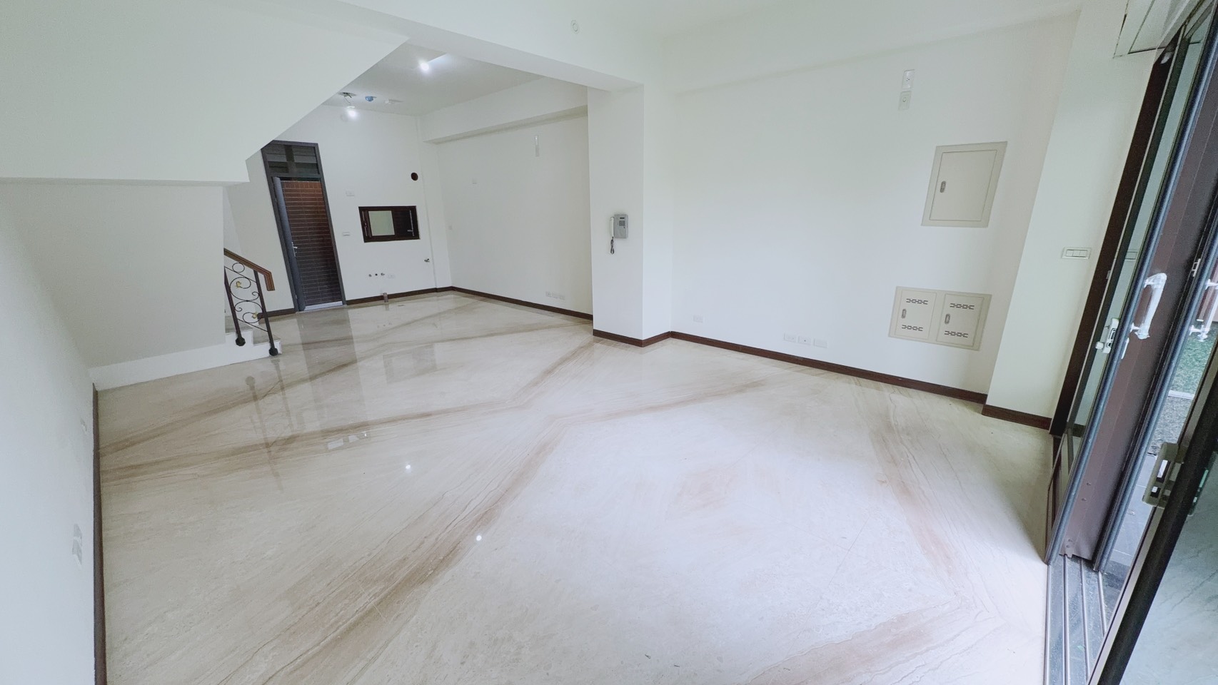 🏢 后里區住辦合一｜后里高中、后科、高人流｜一樓金店面、創業首選 - 照片 3