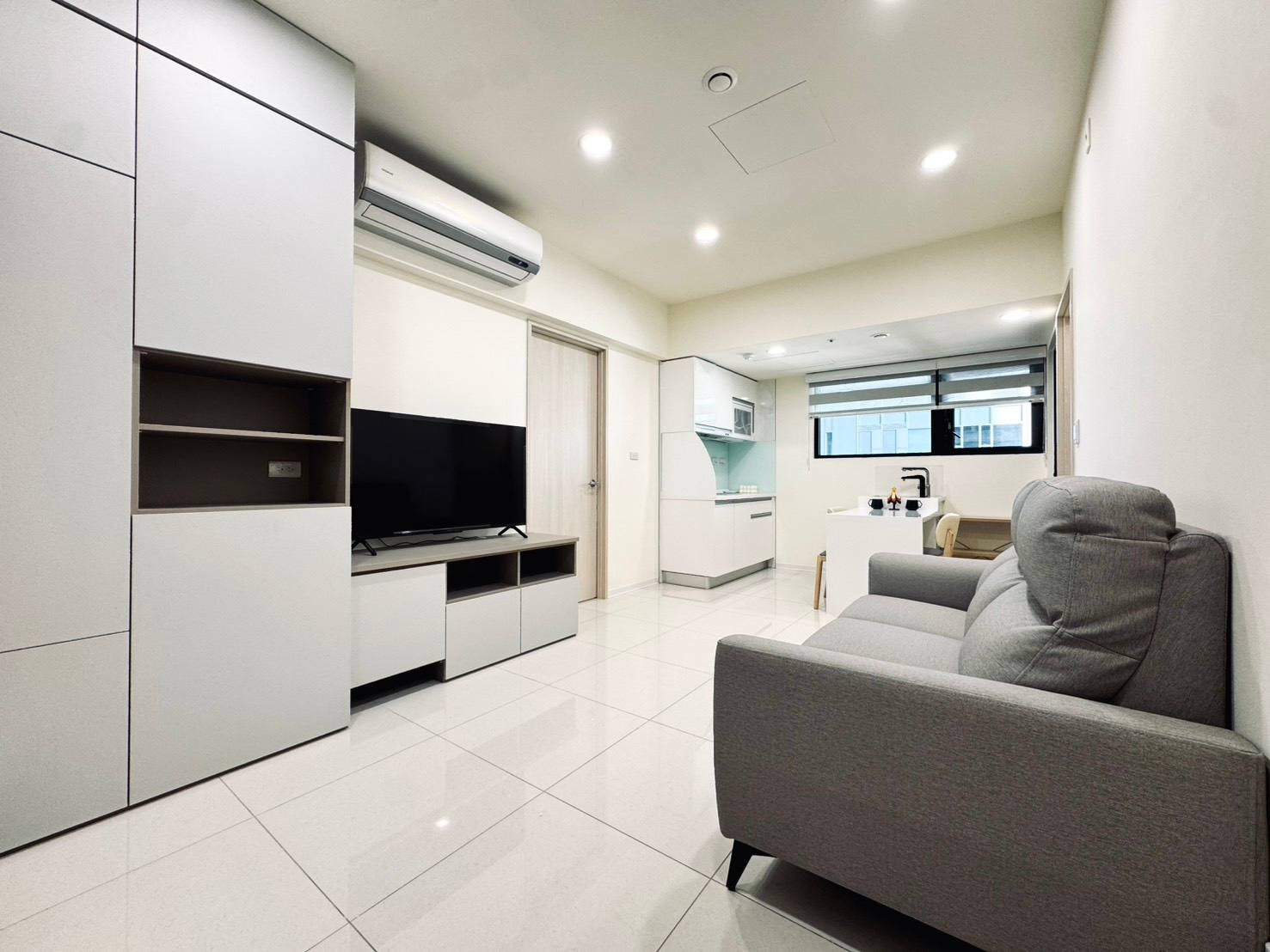 🏡 市政路高樓景觀 2 房｜租屋補助、台水電、近歌劇院 - 照片 1