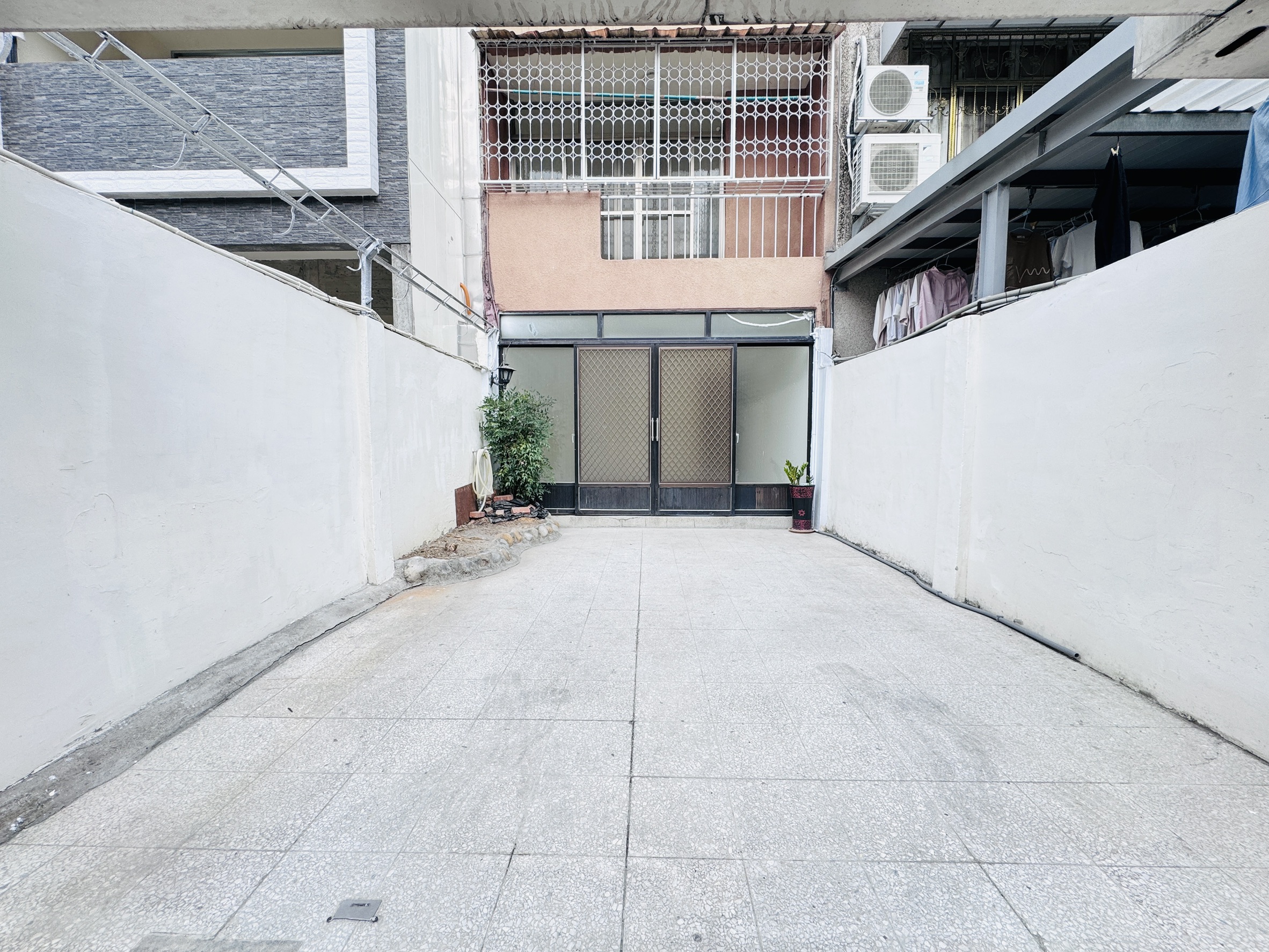 🏡 整棟透天4房|中山醫、大慶商圈|可租補.新整理! - 照片 1
