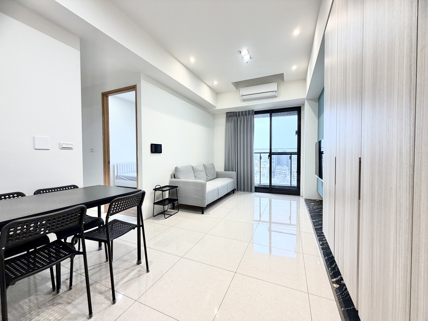 🏡 西屯區3房｜愛買、綠美圖｜高樓層、設備齊全、游泳池 - 照片 1