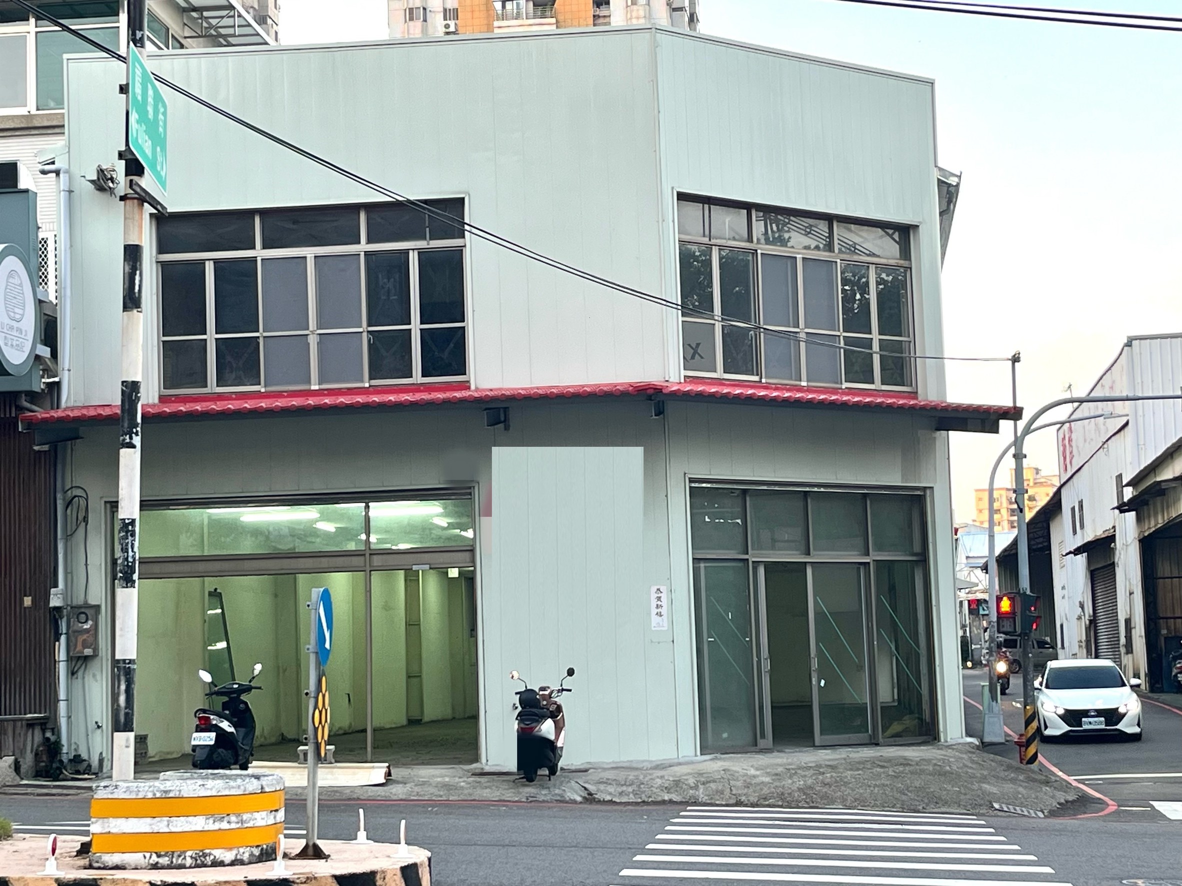 🏢 西屯區福科路金店面｜可報稅、台水電、門口停車 - 照片 1