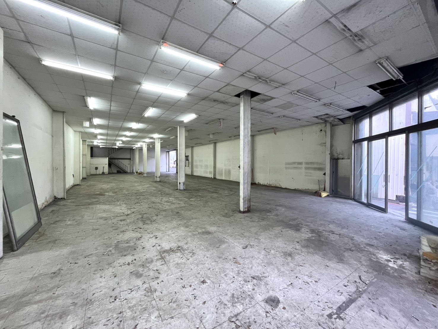🏢 西屯區福科路金店面｜可報稅、台水電、門口停車 - 照片 2