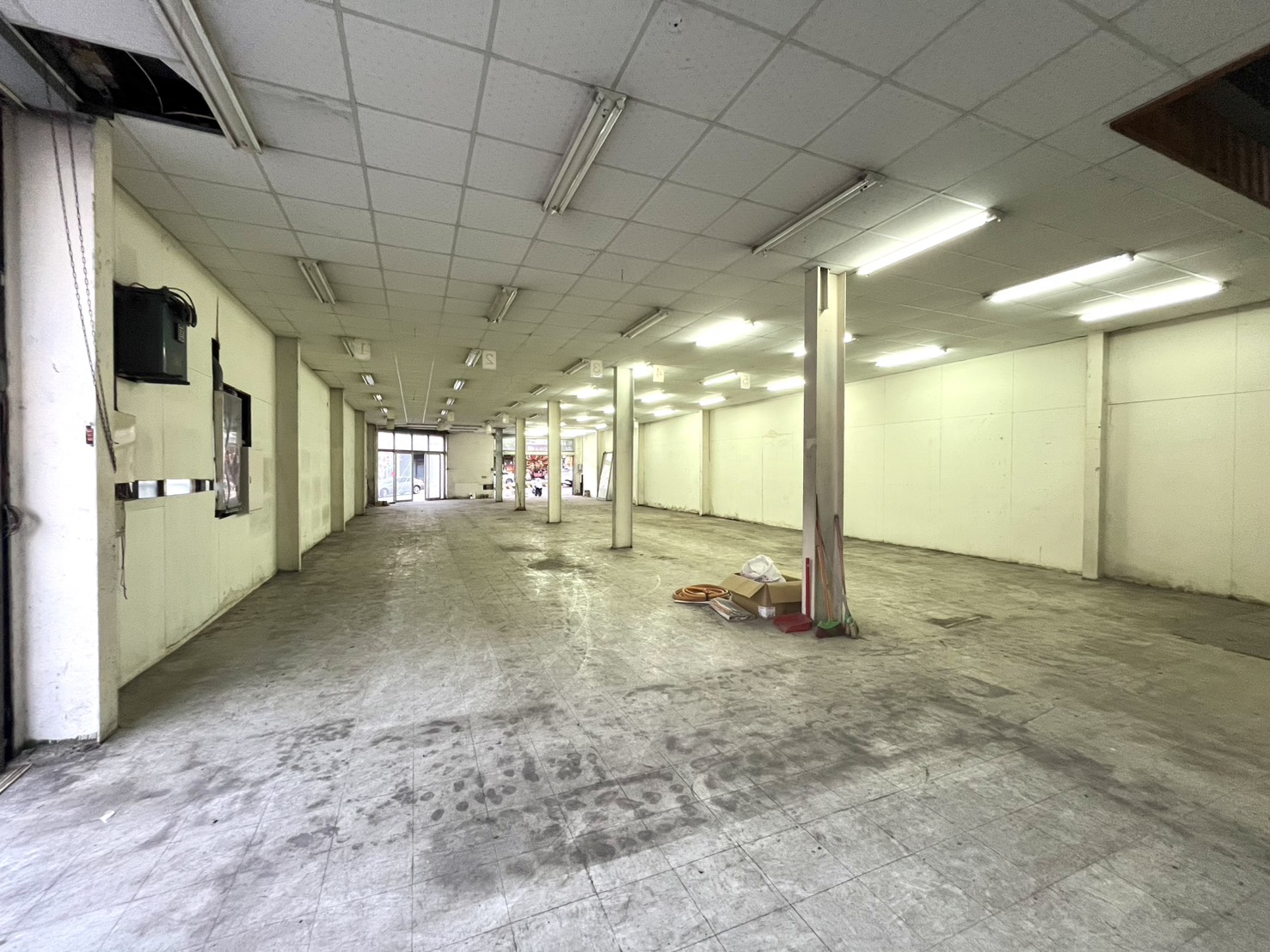 🏢 西屯區福科路金店面｜可報稅、台水電、門口停車 - 照片 4