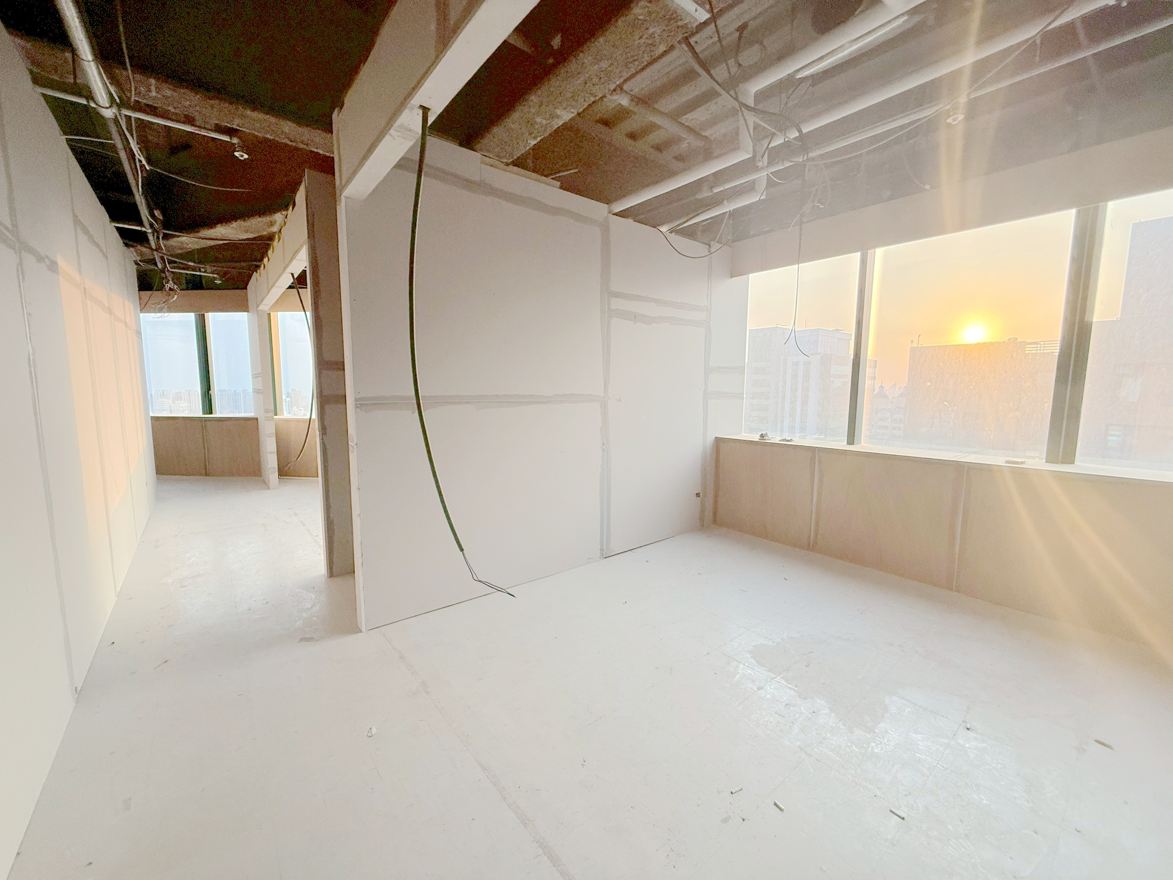🏢 北屯文心路四段 23 樓辦公室｜可報稅、台水電 - 照片 2
