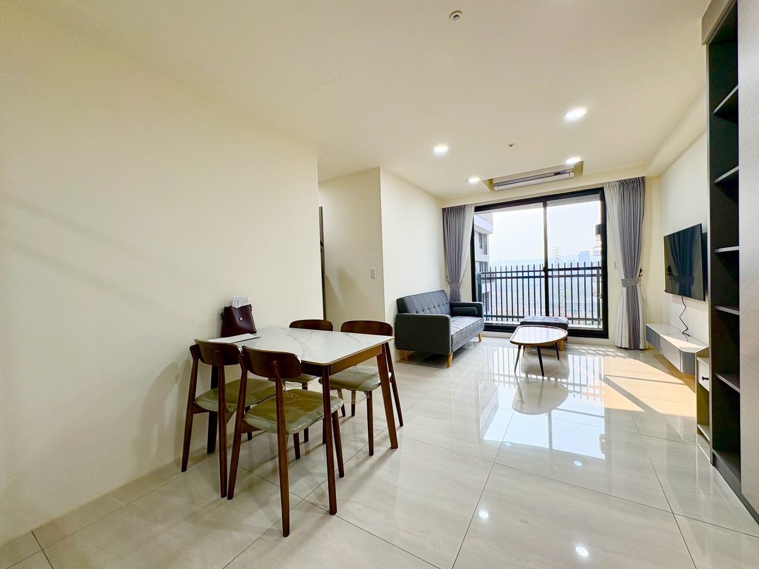 🏡 南屯新富路 3 房 2 衛｜坤悅心富郁、高樓景觀、含平面車位 - 照片 2