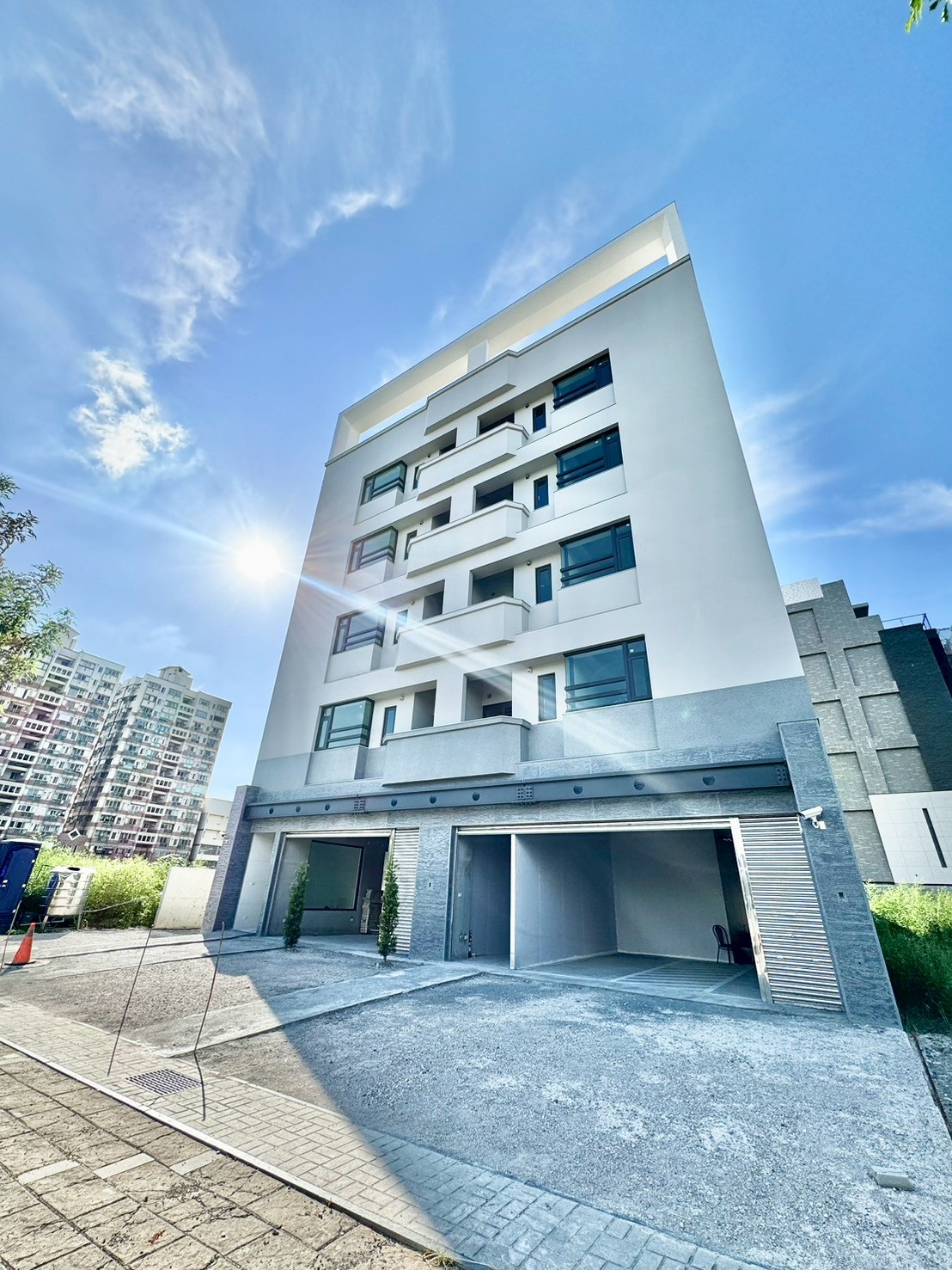 🏢 北屯敦化路一段 12 米大面寬金店面|可報稅、生活機能佳 - 照片 1