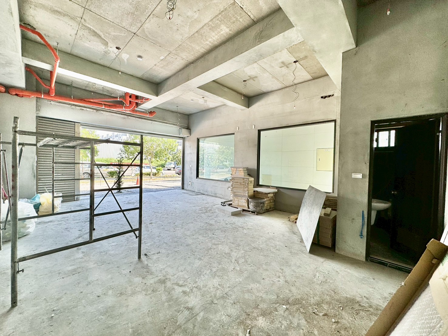🏢 北屯敦化路一段 12 米大面寬金店面｜可報稅、生活機能佳 - 照片 3