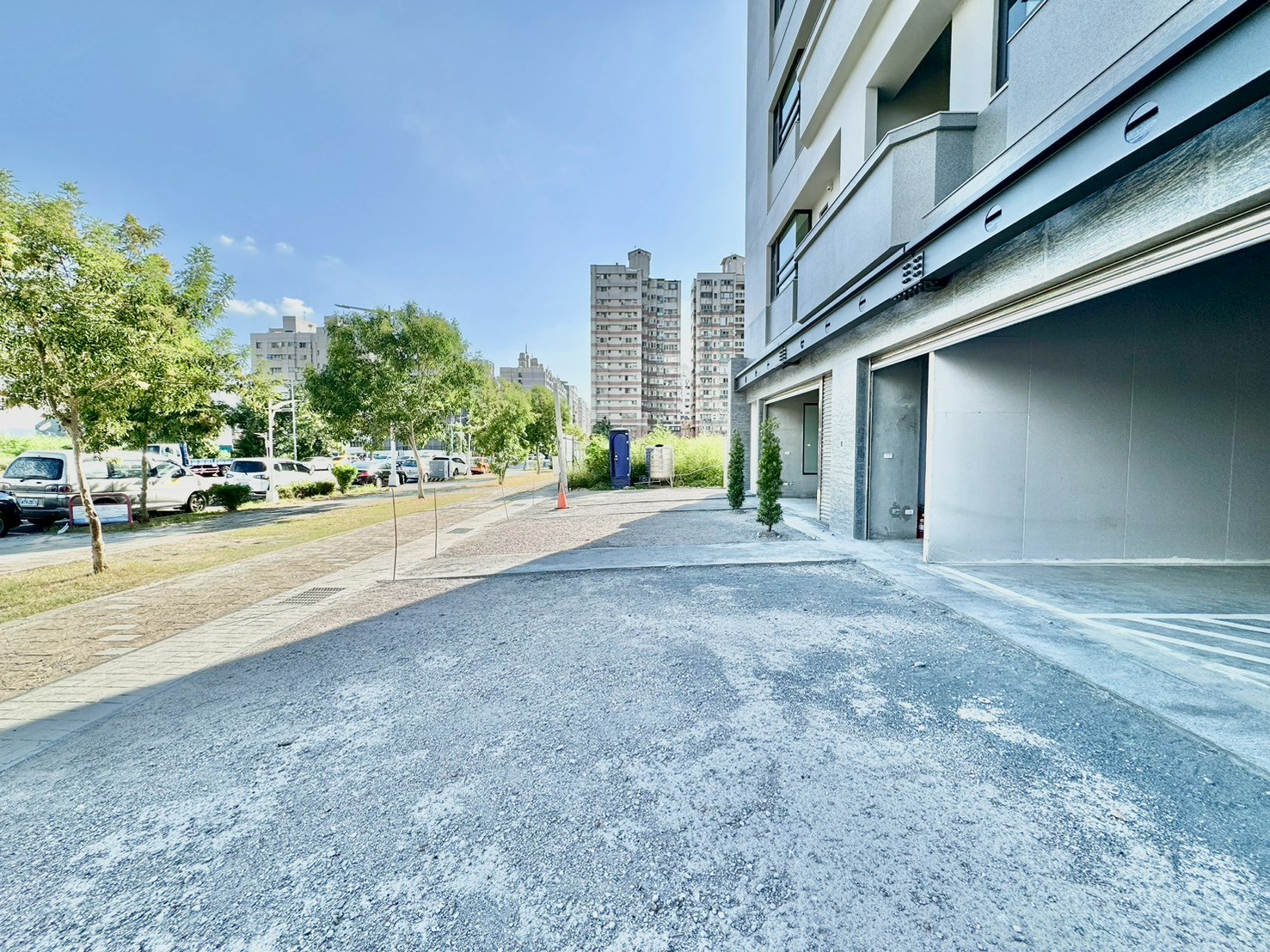 🏢 北屯敦化路一段 12 米大面寬金店面｜可報稅、生活機能佳 - 照片 4