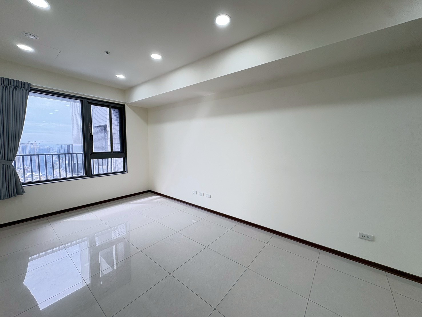🏡 東區 26F 高樓景觀 2 房｜租補、台水電、近 Lalaport - 照片 2